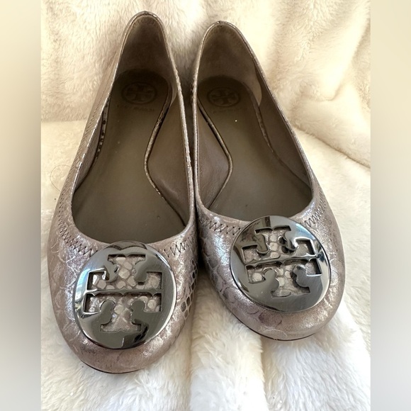Tory Burch Silver Textured Flats - Picture 1 of 8